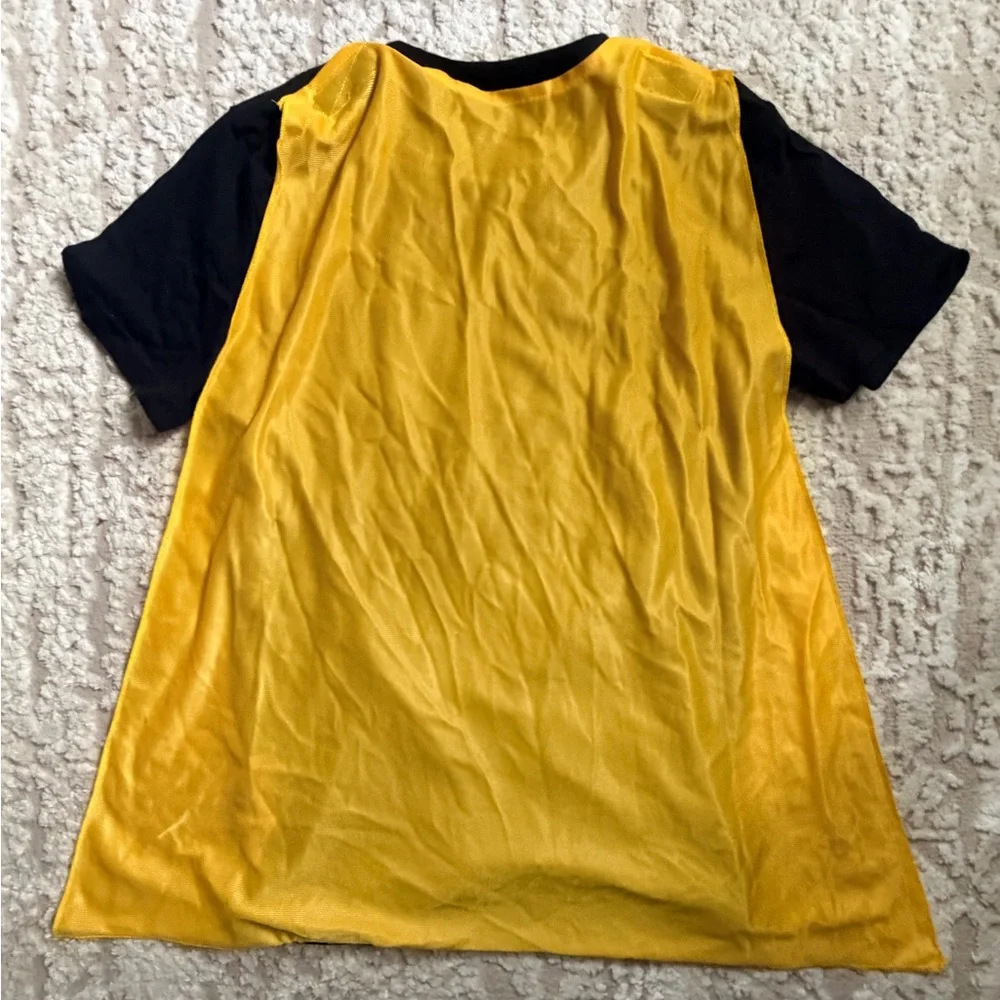 DC Batman Black Lightweight Logo T Shirt with Yellow Velcro Detachable Cape S - Picture 3 of 5